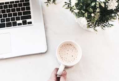 九游娱乐-超远射程！里夫斯晒出休赛期打高尔夫视频