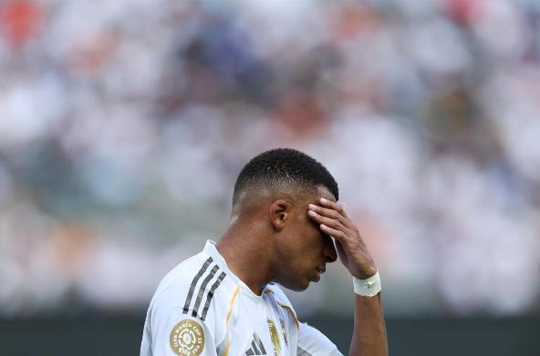 一场4-0，令金球奖之争无悬念！法国一哥冲五冠王，姆巴佩成小丑