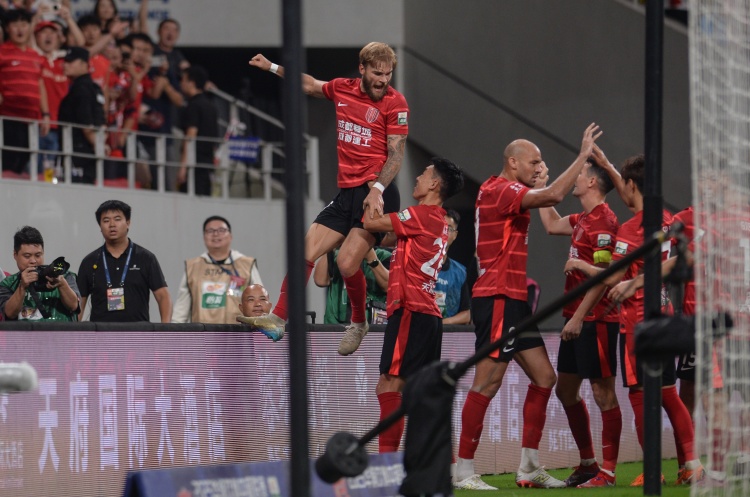 九游娱乐-记者：蓉城是申花最大对手，若放弃前几场亚冠鹿死谁手真不好说