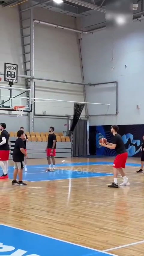 游戏版本-申京训练中连续命中14记三分 欧锦赛至今三分命中率37.5%