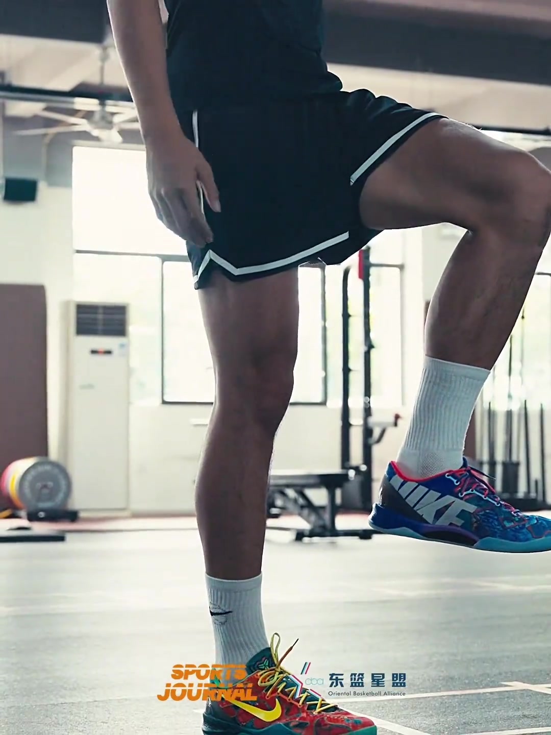 九游娱乐-眼神坚毅！崔永熙已回到广东进行恢复训练