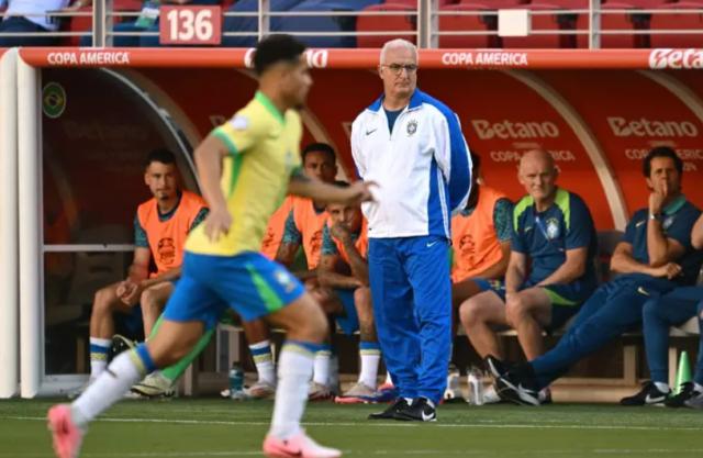 九游官网入口-巴西队打得那么糟糕 听多里瓦尔咋为自己辩解！