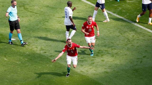 法国陷入阵地战泥沼爆冷战平 中卫位置问题最大？